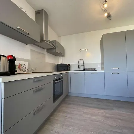 Διαμέρισμα 3 Pieces Avec Terrasse Ensoleillee, Proche Et Centre-ville La Rochelle - Fr-1-246-652 *